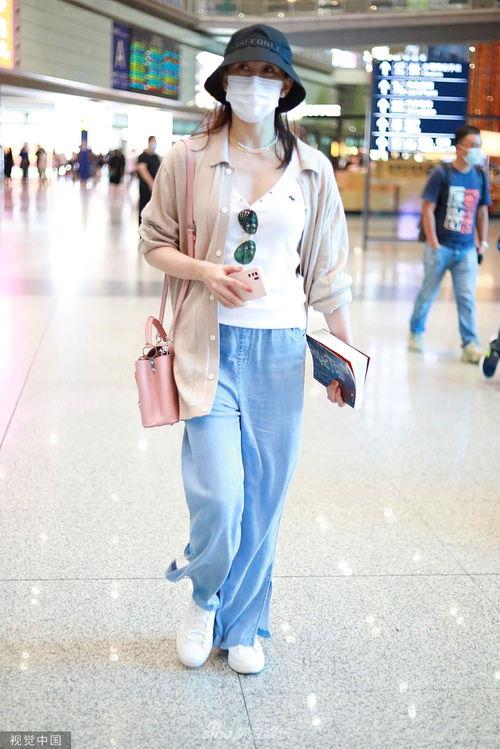胡静生活照牛仔裤,牛仔裤演绎时尚魅力